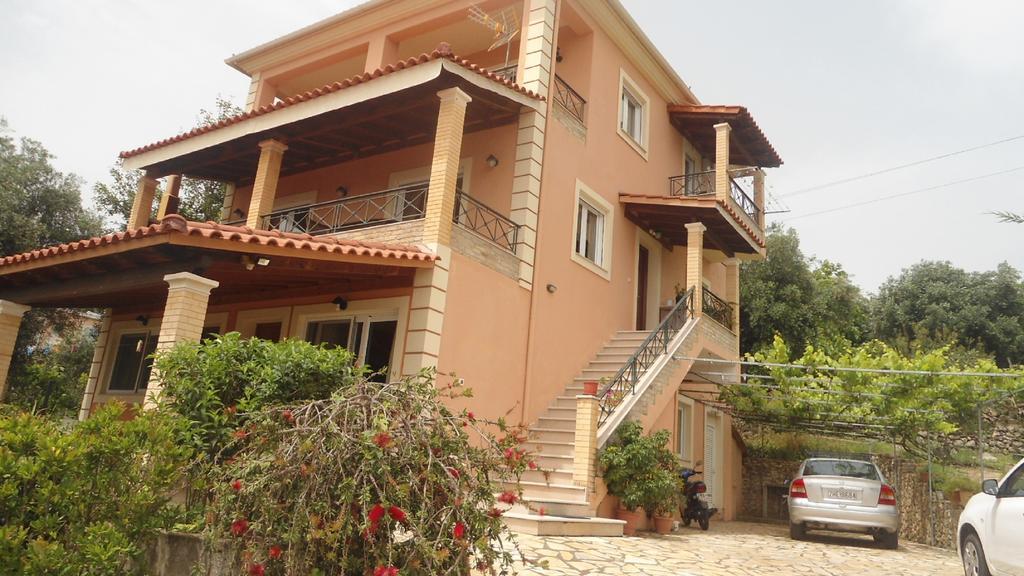Takis&Eirini Family Apartments Perama  Exterior foto